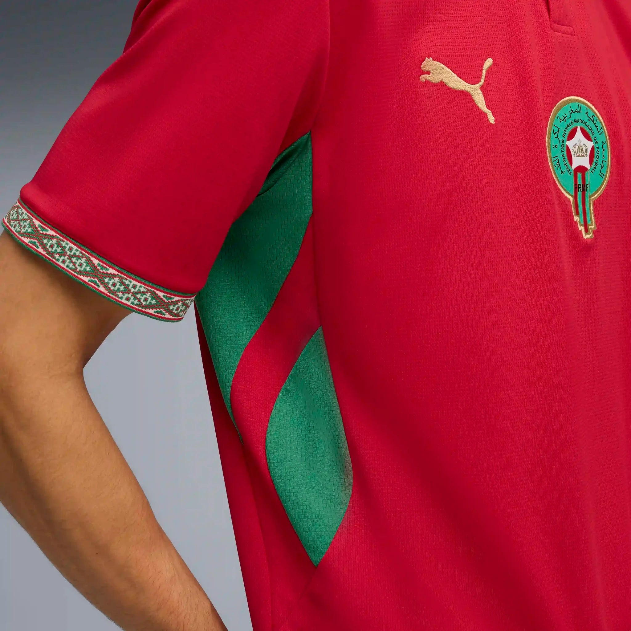 قميص المنتخب المغربي 2026 - نسخة كأس العالم أحمر وأبيض